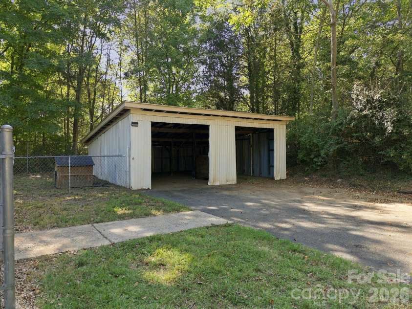363 Corban Avenue, Concord, NC 28025.  MLS# CAR4424449, YatesRealty ID 51417. 