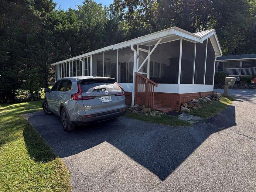 27 Levi Drive, Maggie Valley, NC 28751.  MLS# CAR4425925, YatesRealty ID 51419. 