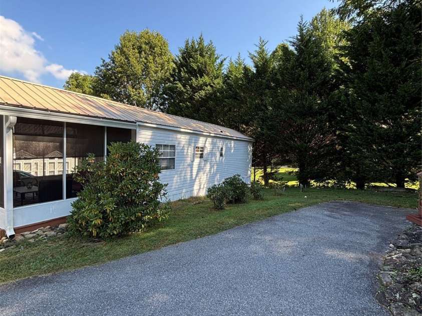 27 Levi Drive, Maggie Valley, NC 28751.  MLS# CAR4425925, YatesRealty ID 51419. 