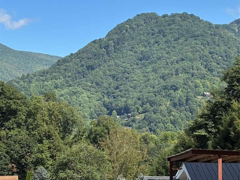 27 Levi Drive, Maggie Valley, NC 28751.  MLS# CAR4425925, YatesRealty ID 51419. 