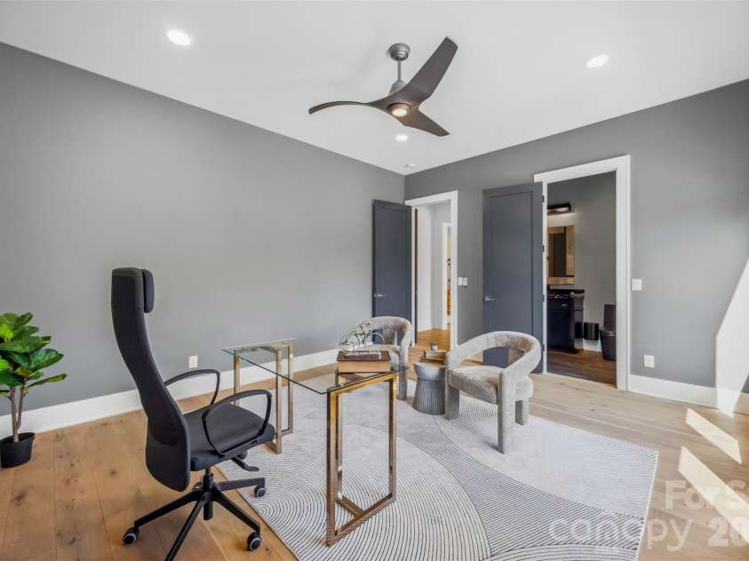 3416 Windsor Drive, Charlotte, NC 28209.  MLS# CAR4425601, YatesRealty ID 51422. 