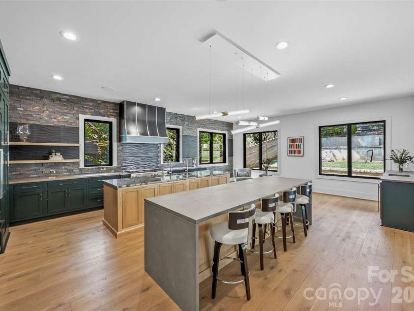 3416 Windsor Drive, Charlotte, NC 28209.  MLS# CAR4425601, YatesRealty ID 51422. 