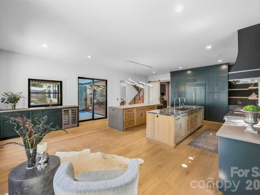 3416 Windsor Drive, Charlotte, NC 28209.  MLS# CAR4425601, YatesRealty ID 51422. 
