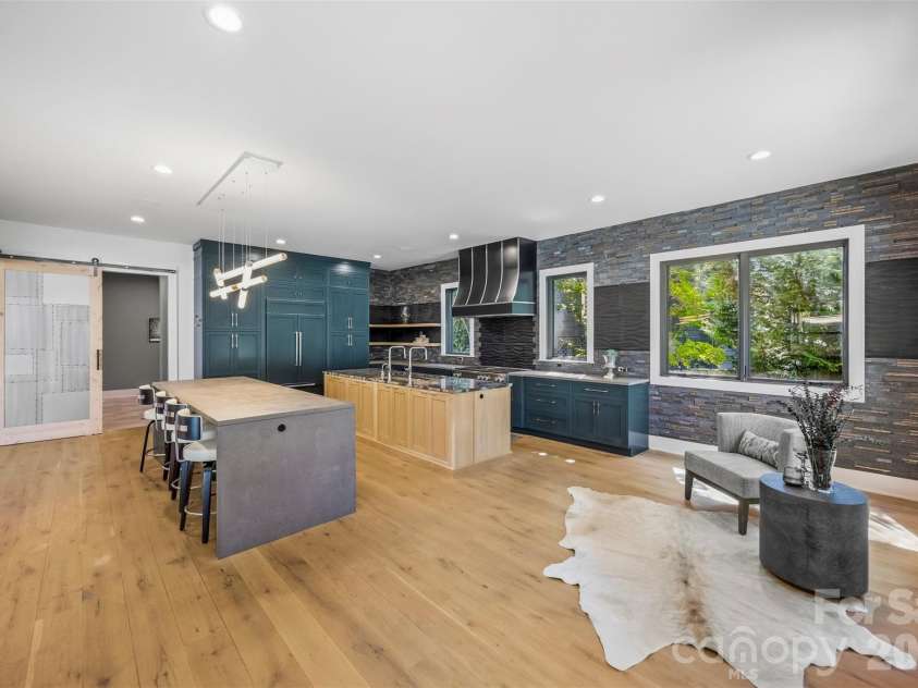3416 Windsor Drive, Charlotte, NC 28209.  MLS# CAR4425601, YatesRealty ID 51422. 