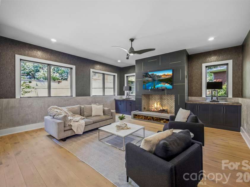 3416 Windsor Drive, Charlotte, NC 28209.  MLS# CAR4425601, YatesRealty ID 51422. 