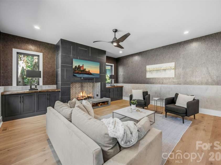 3416 Windsor Drive, Charlotte, NC 28209.  MLS# CAR4425601, YatesRealty ID 51422. 