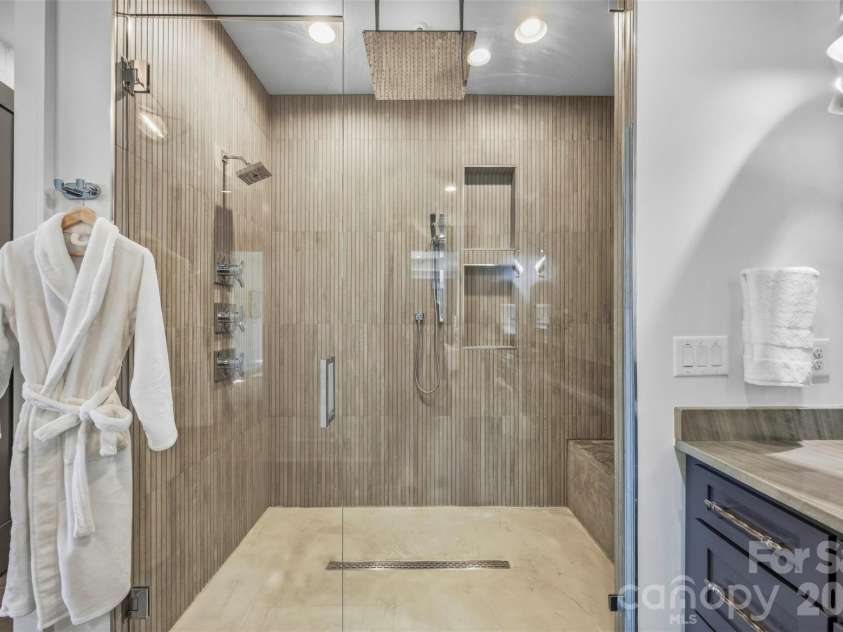 3416 Windsor Drive, Charlotte, NC 28209.  MLS# CAR4425601, YatesRealty ID 51422. 