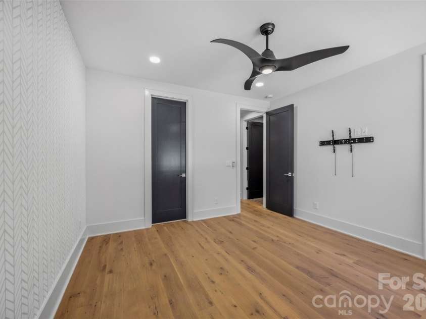3416 Windsor Drive, Charlotte, NC 28209.  MLS# CAR4425601, YatesRealty ID 51422. 