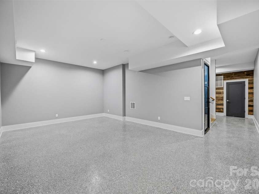3416 Windsor Drive, Charlotte, NC 28209.  MLS# CAR4425601, YatesRealty ID 51422. 