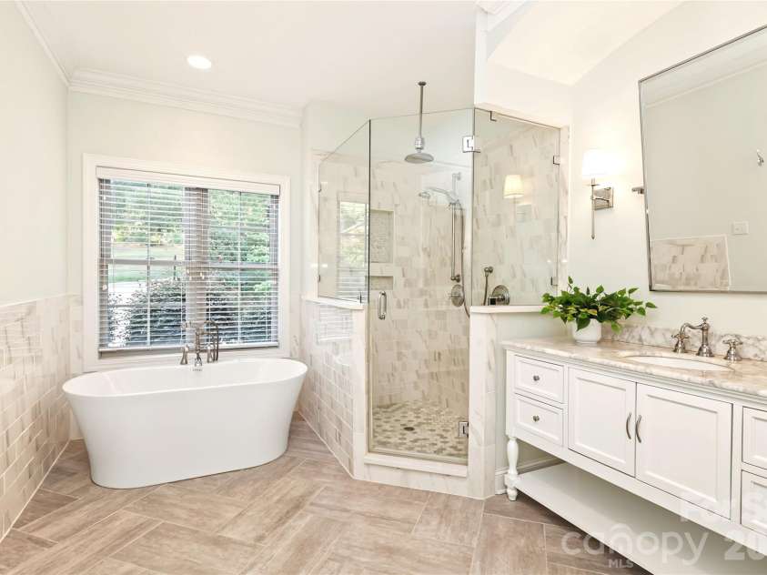 4934 Spalding Place, Charlotte, NC 28226.  MLS# CAR4423494, YatesRealty ID 51423. Amazing Primary Bath