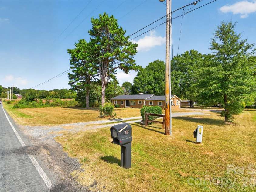 4522 Pleasant Grove Road, Waxhaw, NC 28173.  MLS# CAR4424360, YatesRealty ID 51424. 
