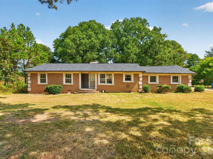 4522 Pleasant Grove Road, Waxhaw, NC 28173.  MLS# CAR4424360, YatesRealty ID 51424. 