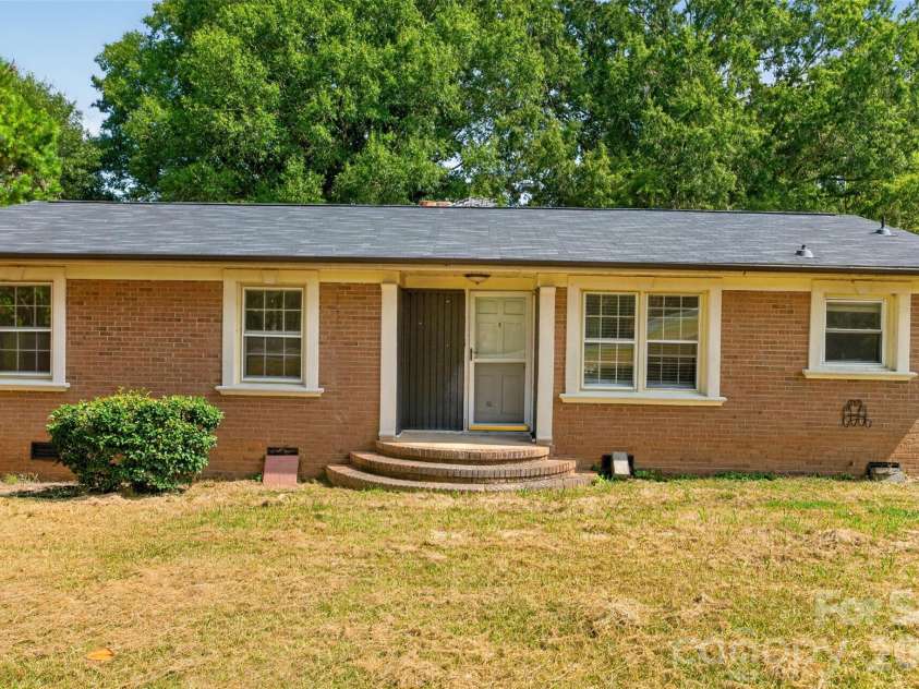 4522 Pleasant Grove Road, Waxhaw, NC 28173.  MLS# CAR4424360, YatesRealty ID 51424. 