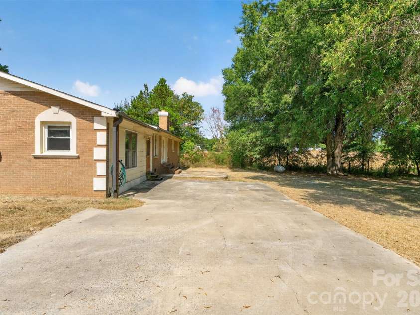 4522 Pleasant Grove Road, Waxhaw, NC 28173.  MLS# CAR4424360, YatesRealty ID 51424. 