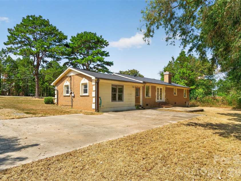 4522 Pleasant Grove Road, Waxhaw, NC 28173.  MLS# CAR4424360, YatesRealty ID 51424. 