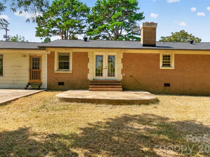 4522 Pleasant Grove Road, Waxhaw, NC 28173.  MLS# CAR4424360, YatesRealty ID 51424. 