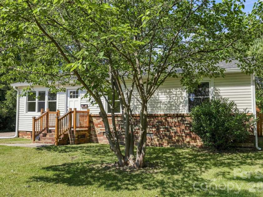 109 Georgia Avenue, Bessemer City, NC 28016.  MLS# CAR4425761, YatesRealty ID 51425. 