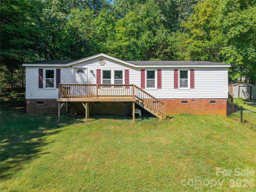 4756 Sierra Drive, Maiden, NC 28650.  MLS# CAR4423564, YatesRealty ID 51426. 
