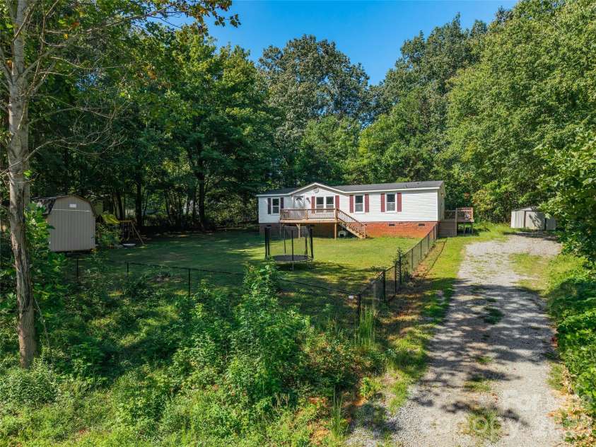 4756 Sierra Drive, Maiden, NC 28650.  MLS# CAR4423564, YatesRealty ID 51426. 