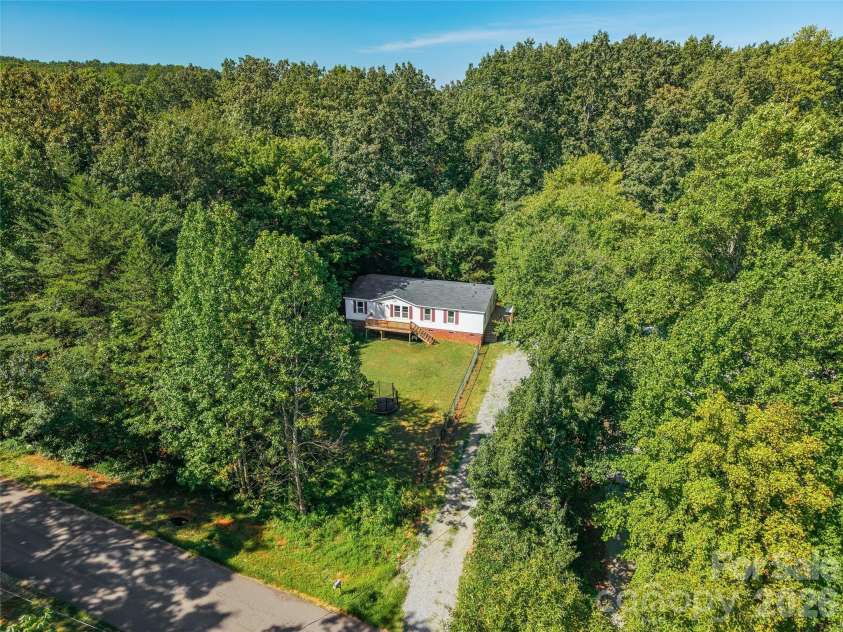 4756 Sierra Drive, Maiden, NC 28650.  MLS# CAR4423564, YatesRealty ID 51426. 