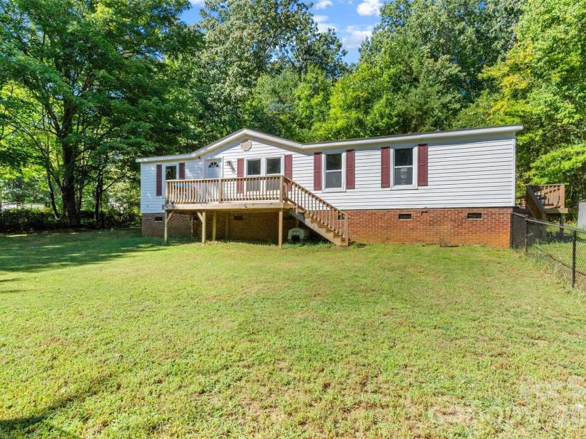 4756 Sierra Drive, Maiden, NC 28650.  MLS# CAR4423564, YatesRealty ID 51426. 