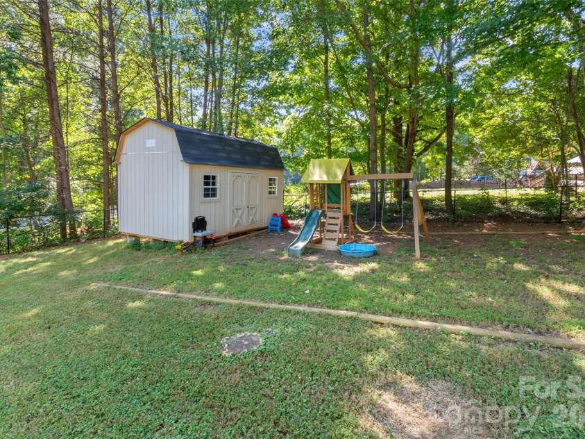 4756 Sierra Drive, Maiden, NC 28650.  MLS# CAR4423564, YatesRealty ID 51426. 