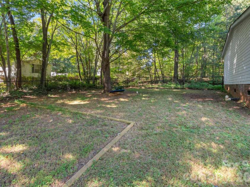 4756 Sierra Drive, Maiden, NC 28650.  MLS# CAR4423564, YatesRealty ID 51426. 