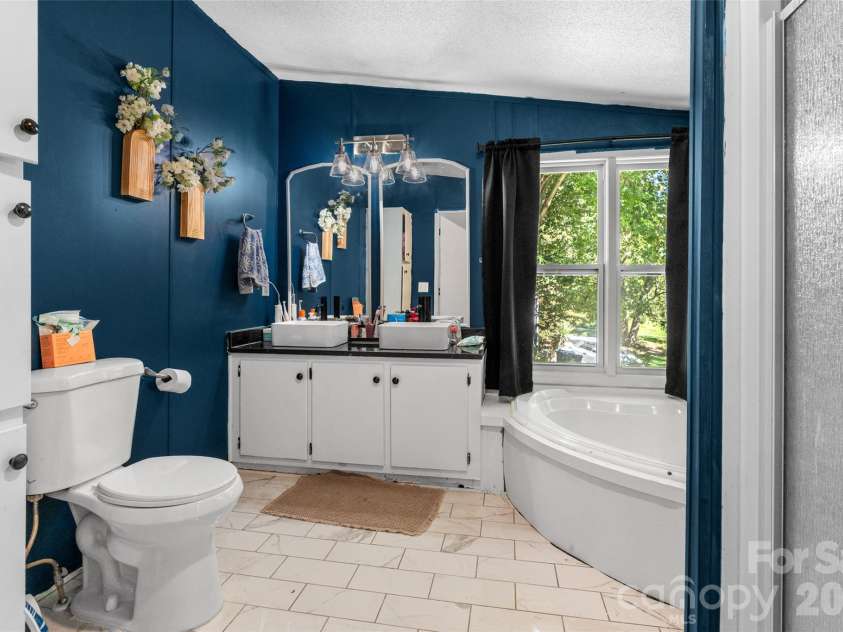4756 Sierra Drive, Maiden, NC 28650.  MLS# CAR4423564, YatesRealty ID 51426. 