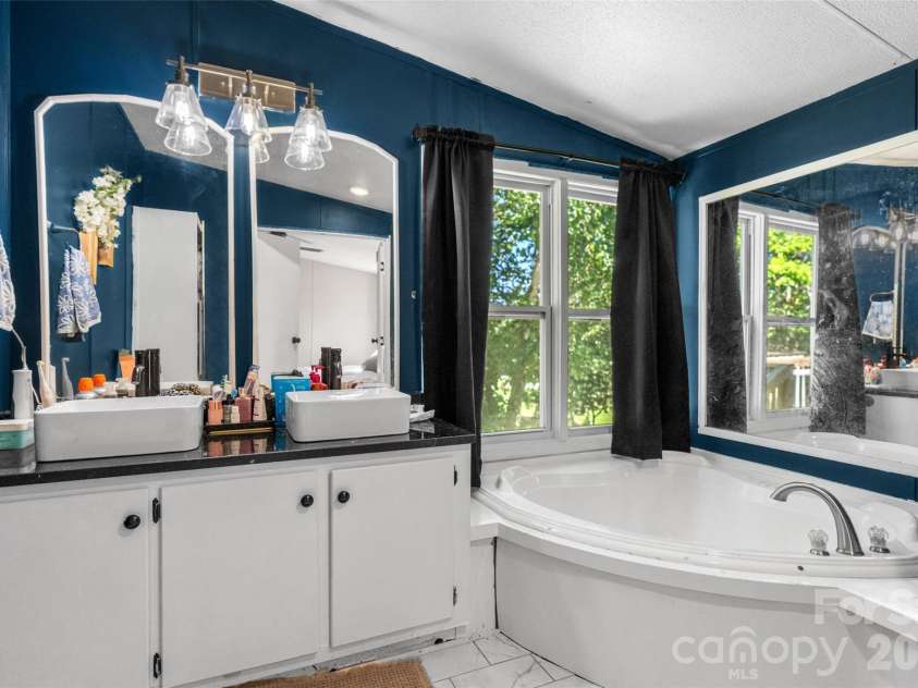 4756 Sierra Drive, Maiden, NC 28650.  MLS# CAR4423564, YatesRealty ID 51426. 