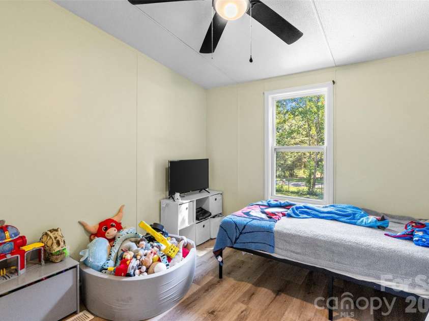 4756 Sierra Drive, Maiden, NC 28650.  MLS# CAR4423564, YatesRealty ID 51426. 
