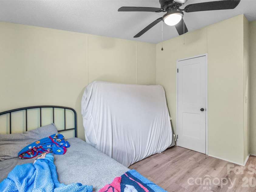 4756 Sierra Drive, Maiden, NC 28650.  MLS# CAR4423564, YatesRealty ID 51426. 