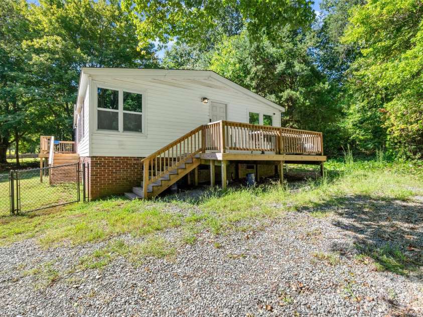 4756 Sierra Drive, Maiden, NC 28650.  MLS# CAR4423564, YatesRealty ID 51426. 