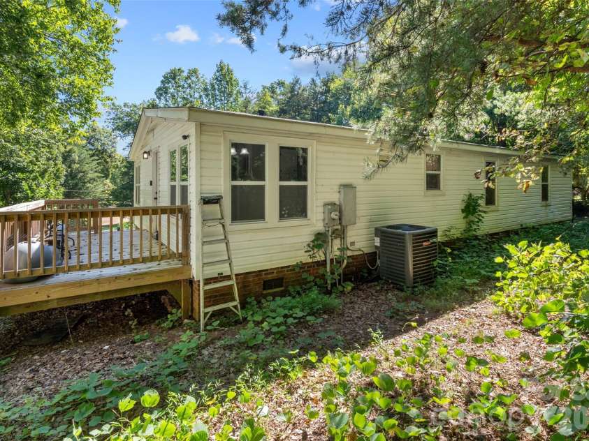 4756 Sierra Drive, Maiden, NC 28650.  MLS# CAR4423564, YatesRealty ID 51426. 