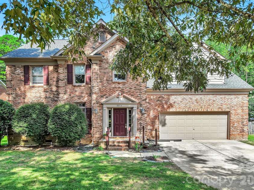 5016 Hickory Lake Lane, Matthews, NC 28105.  MLS# CAR4424293, YatesRealty ID 51427. 