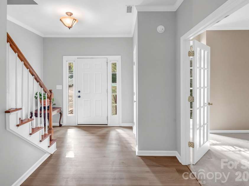 5016 Hickory Lake Lane, Matthews, NC 28105.  MLS# CAR4424293, YatesRealty ID 51427. 