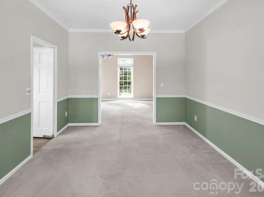 5016 Hickory Lake Lane, Matthews, NC 28105.  MLS# CAR4424293, YatesRealty ID 51427. 