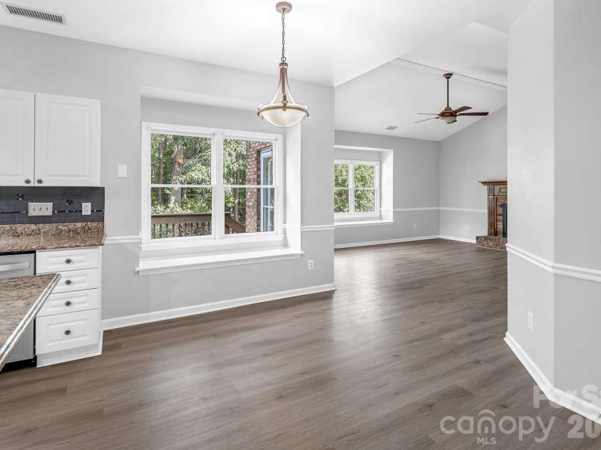 5016 Hickory Lake Lane, Matthews, NC 28105.  MLS# CAR4424293, YatesRealty ID 51427. 