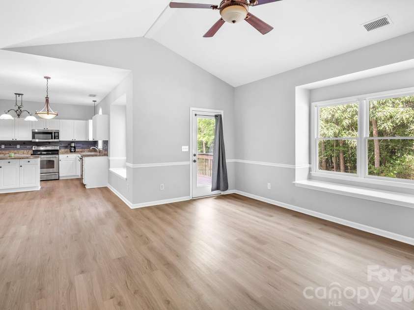 5016 Hickory Lake Lane, Matthews, NC 28105.  MLS# CAR4424293, YatesRealty ID 51427. 