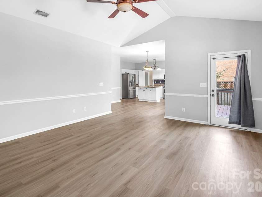 5016 Hickory Lake Lane, Matthews, NC 28105.  MLS# CAR4424293, YatesRealty ID 51427. 