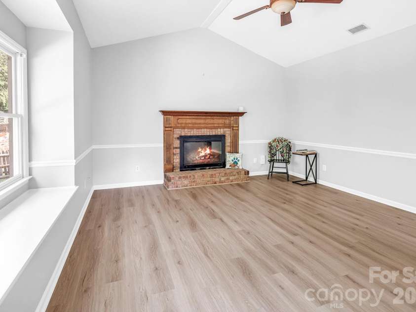 5016 Hickory Lake Lane, Matthews, NC 28105.  MLS# CAR4424293, YatesRealty ID 51427. 
