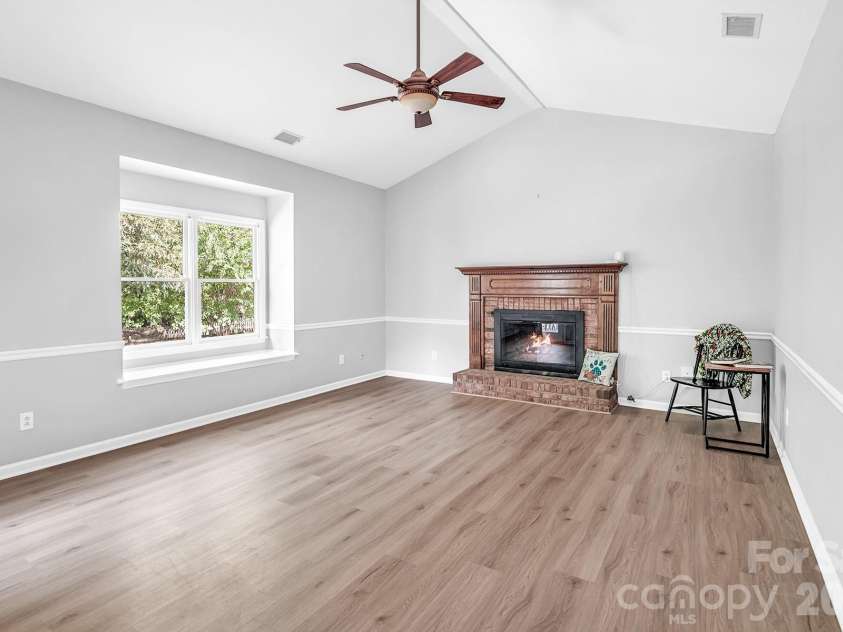 5016 Hickory Lake Lane, Matthews, NC 28105.  MLS# CAR4424293, YatesRealty ID 51427. 