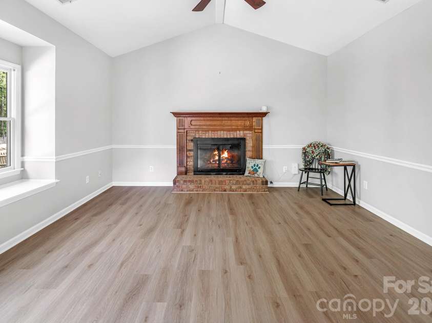 5016 Hickory Lake Lane, Matthews, NC 28105.  MLS# CAR4424293, YatesRealty ID 51427. 