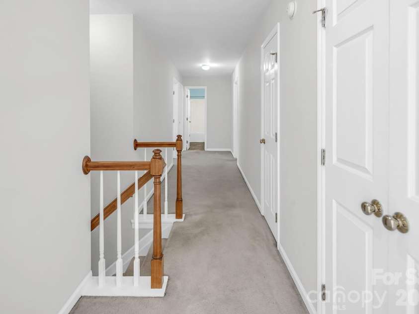 5016 Hickory Lake Lane, Matthews, NC 28105.  MLS# CAR4424293, YatesRealty ID 51427. 