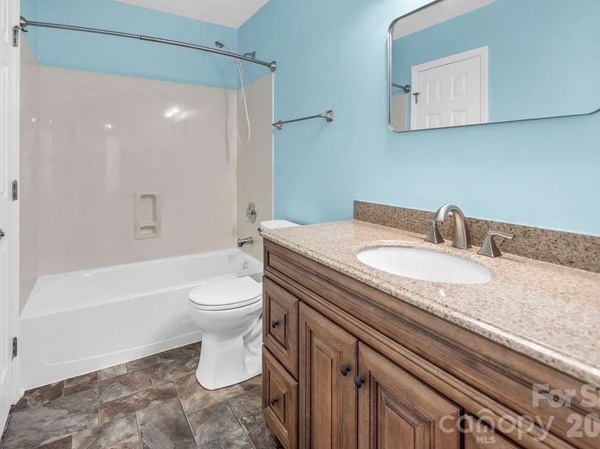 5016 Hickory Lake Lane, Matthews, NC 28105.  MLS# CAR4424293, YatesRealty ID 51427. 