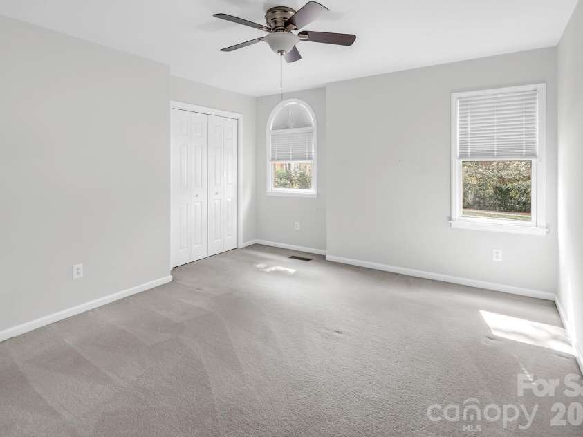 5016 Hickory Lake Lane, Matthews, NC 28105.  MLS# CAR4424293, YatesRealty ID 51427. 