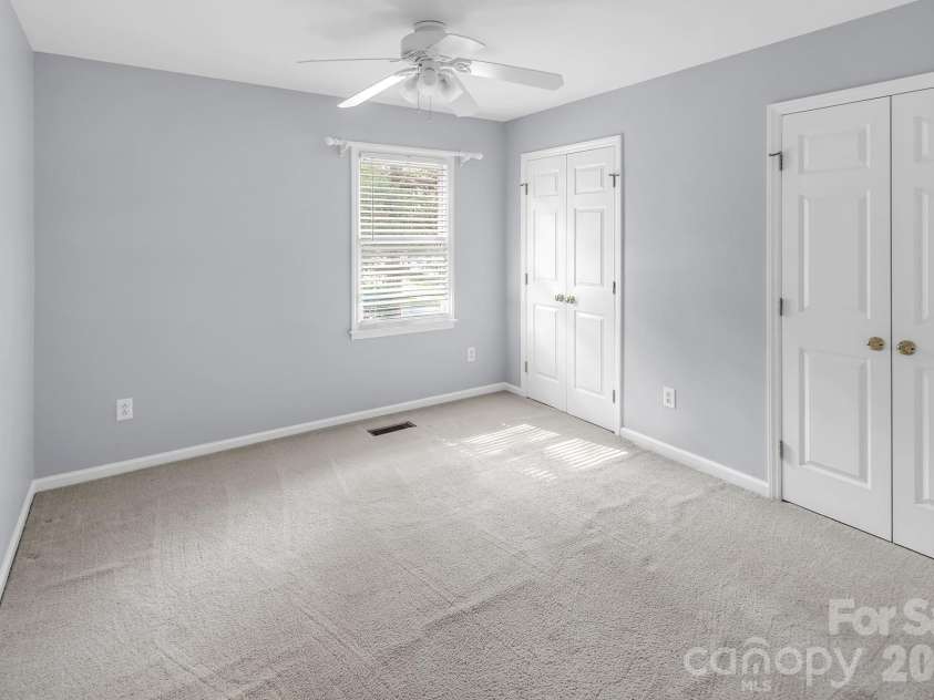 5016 Hickory Lake Lane, Matthews, NC 28105.  MLS# CAR4424293, YatesRealty ID 51427. 