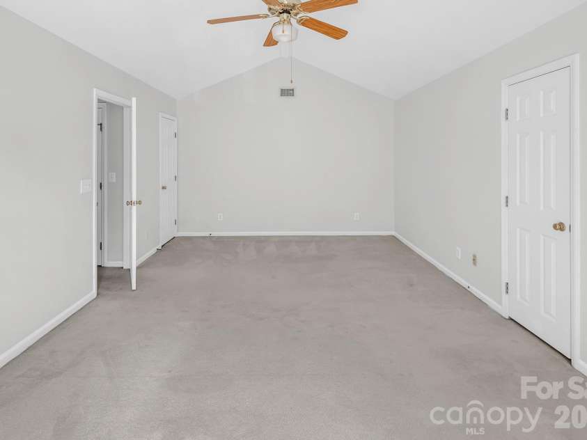 5016 Hickory Lake Lane, Matthews, NC 28105.  MLS# CAR4424293, YatesRealty ID 51427. 
