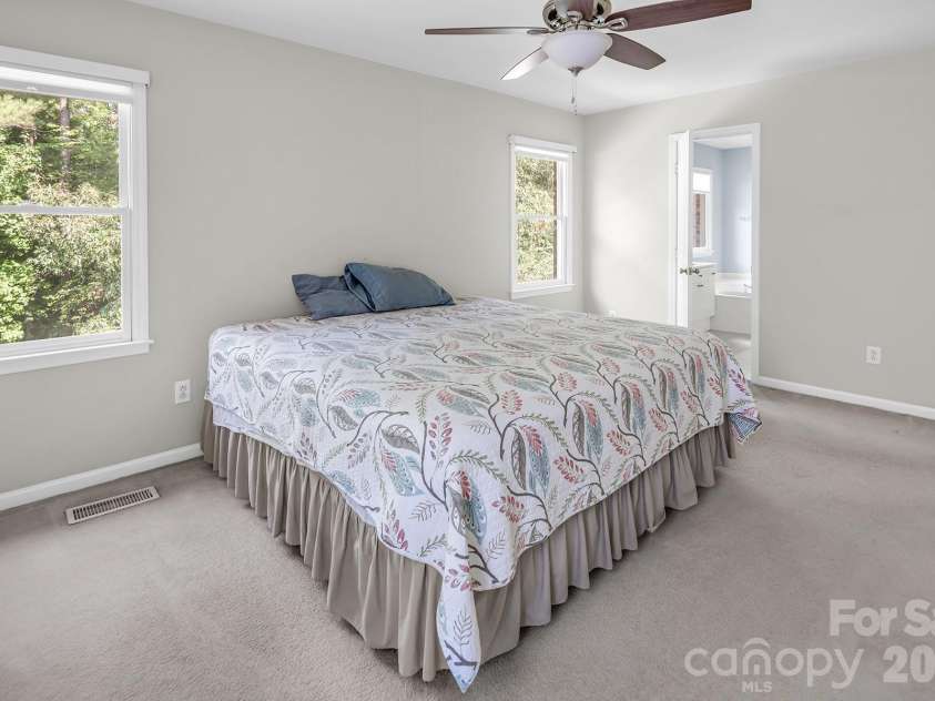 5016 Hickory Lake Lane, Matthews, NC 28105.  MLS# CAR4424293, YatesRealty ID 51427. 