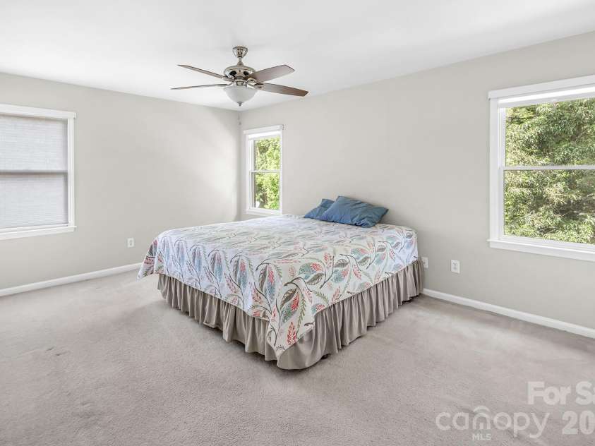 5016 Hickory Lake Lane, Matthews, NC 28105.  MLS# CAR4424293, YatesRealty ID 51427. 