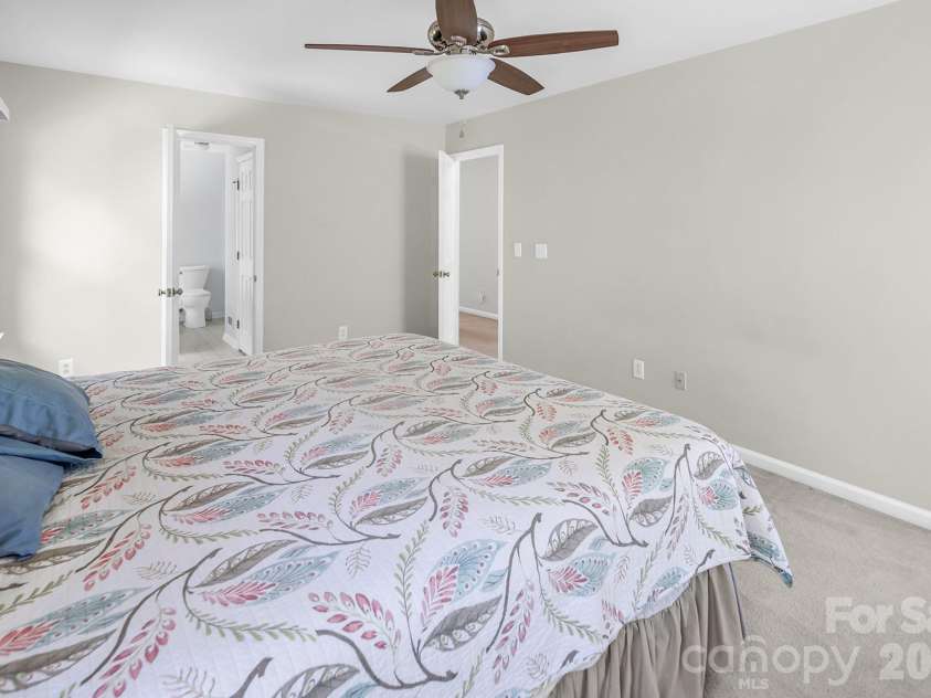 5016 Hickory Lake Lane, Matthews, NC 28105.  MLS# CAR4424293, YatesRealty ID 51427. 